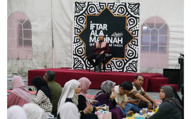 Majlis tazkirah oleh PU Amin sebelum waktu berbuka pada program Iftar Madinah@Karangkraf merupakan antara elemen kerohanian yang diterapkan oleh Kahf untuk mengimarahkan bulan Ramadan