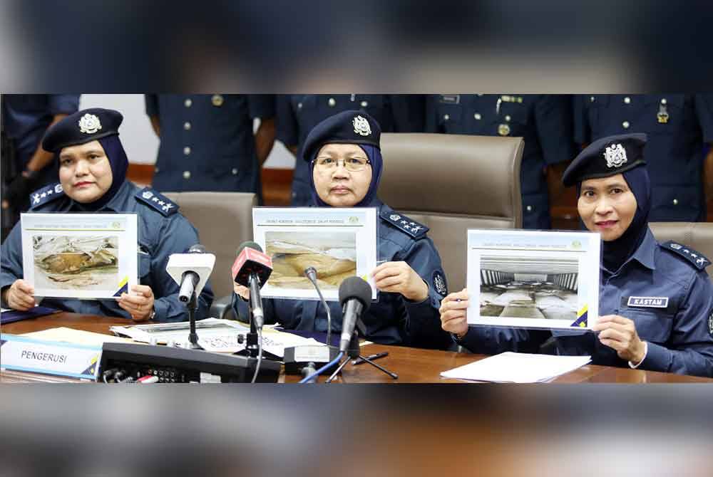 Norlela (tengah) menunjukkan gambar rampasan yang dilakukan Jabatan Kastam Diraja Malaysia (JKDM) Zon Tengah II (Selangor) semasa sidang media pada Jumaat.