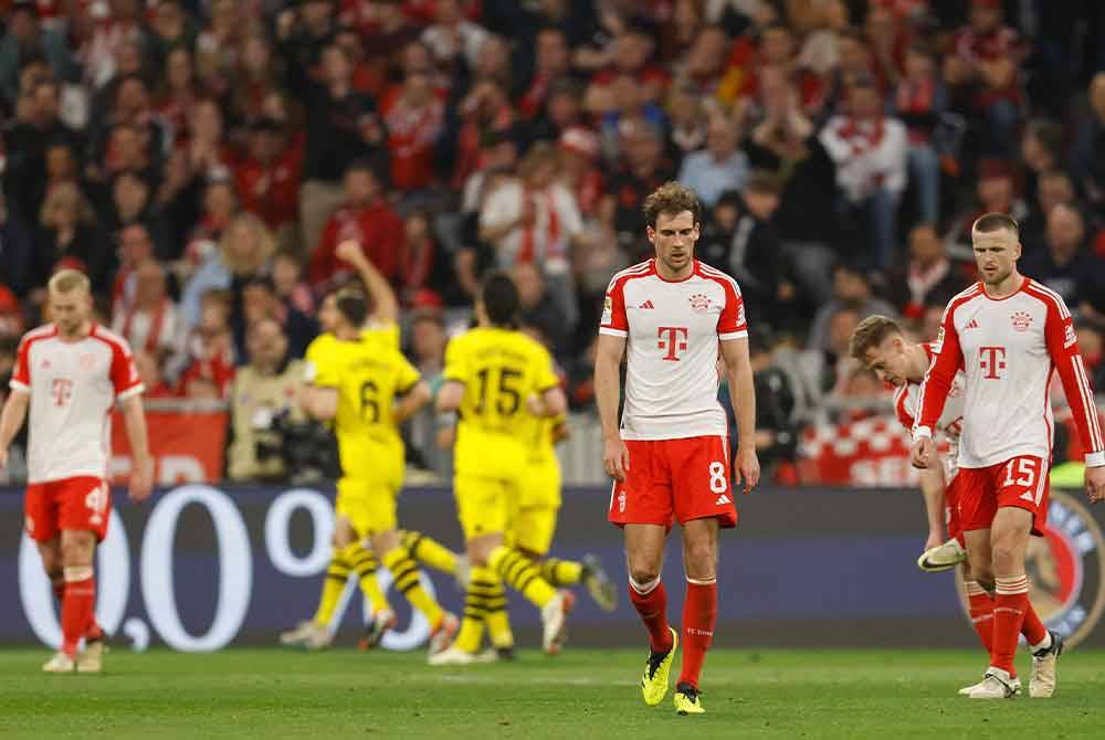 Reaksi pemain Bayern Munich selepas penyerang Dortmund, Karim Adeyemi berjaya menjaringkan gol pembukaan pada minit ke-10 perlawanan. Foto AFP