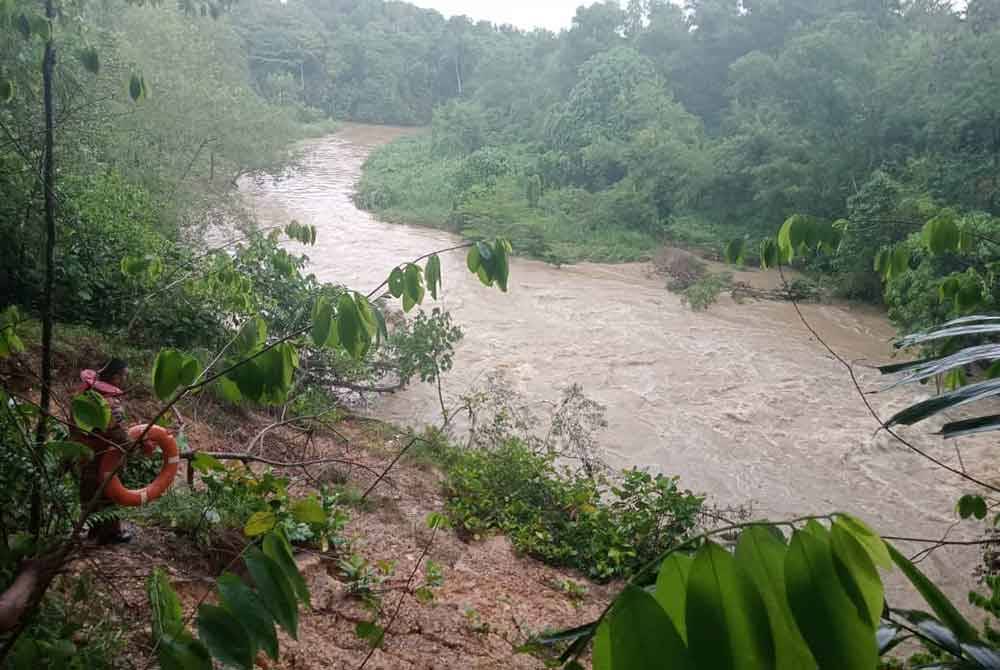 Lokasi kejadian di Sungai Kota Perdana, Serdang dipercayai berlaku selepas arus tiba-tiba menjadi deras pada Ahad.