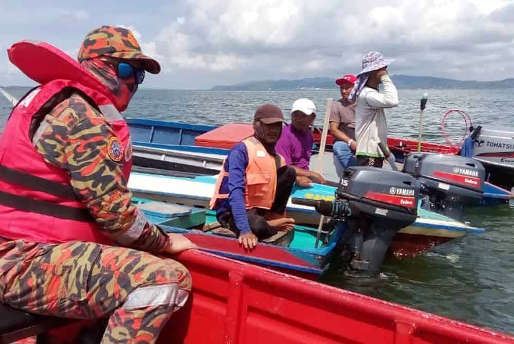 Operasi SAR sedang dilakukan oleh pasukan bomba di perairan Pulau Tanjung Batu, Sandakan.