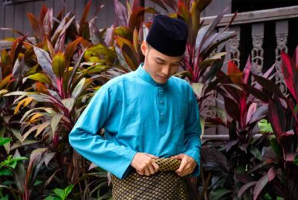 Sebagai bangsa Melayu, lebih baik jika kita mengenakan pakaian tradisional bangsa kita sendiri iaitu baju Melayu pada Aidilfitri terutamanya pada hari raya pertama. Gambar hiasan 123rf