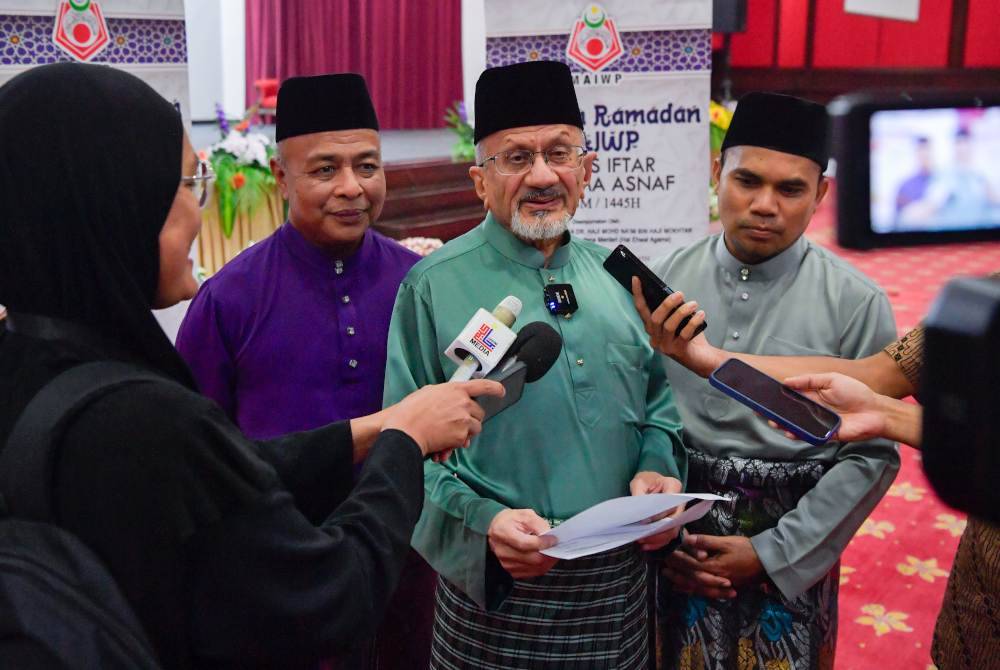 Syed Kamarulzaman (tengah) pada temu bual bersama pengamal media pada Program Rahmah Ramadan MAIWP dan Majlis Iftar Bersama Asnaf di Masjid Wilayah Persekutuan, pada Selasa. Foto Bernama