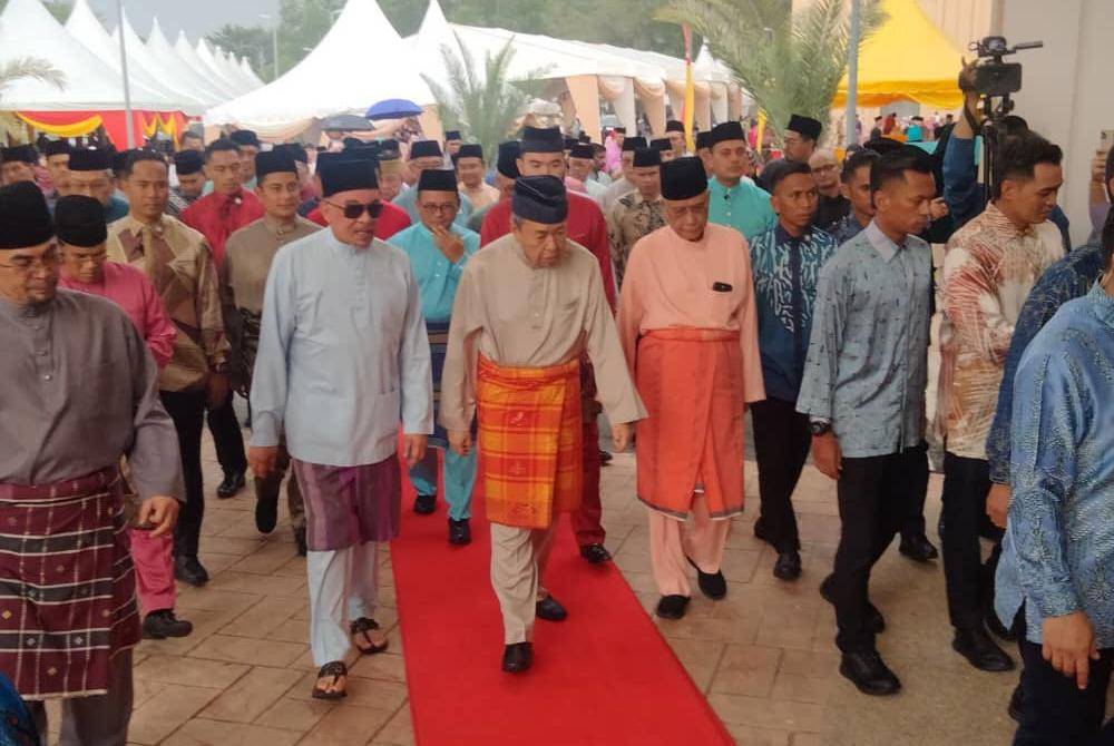 Sultan Sharafuddin berkenan mencemar duli ke Majlis Berbuka Puasa Bersama Rakyat Dan Penyampaian Sumbangan Hari Raya di Masjid Diraja Tengku Ampuan Jemaah, Bukit Jelutong pada Rabu.