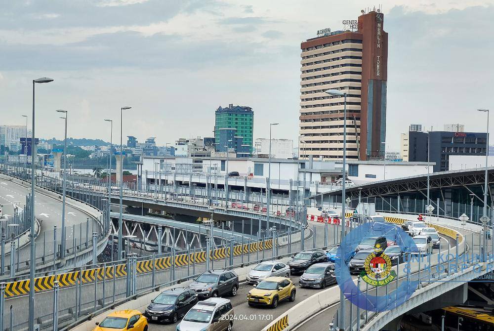 Keadaan trafik di Kompleks Kastam, Imigresen dan Kuarantin (CIQ) BSI dijangka sesak pada musim perayaan ini. Foto JIM negeri Johor