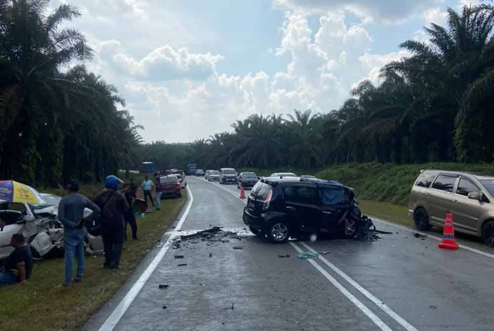 Penuntut IPTA maut dalam kemalangan melibatkan dua kenderaan di kilometer (KM) 57.5 Jalan Kota Tinggi - Kluang pada Khamis. Foto IPD Kota Tinggi