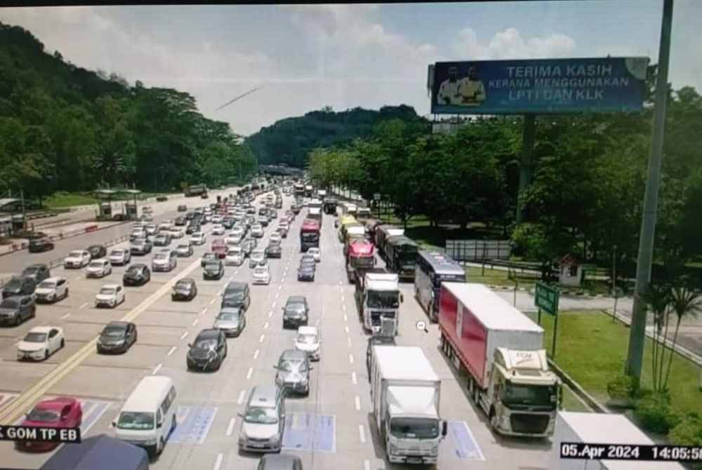 Aliran trafik perlahan hampir 10km dari Gombak ke Genting Sempah. Foto LPT.