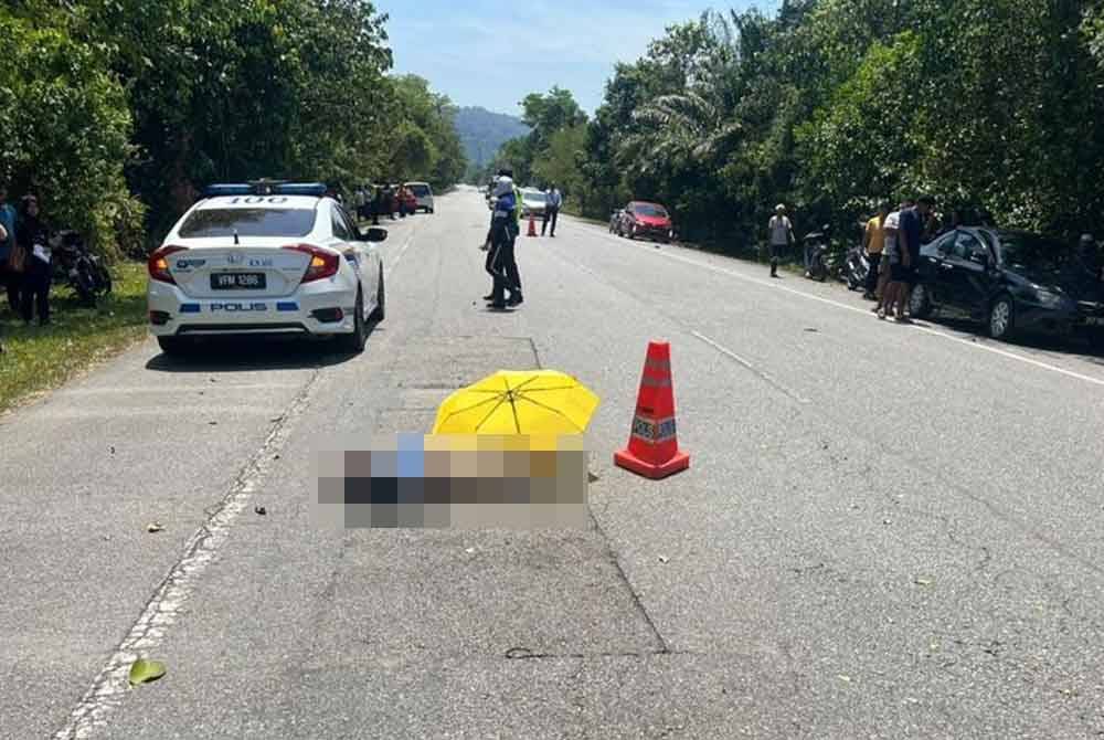 Seorang lelaki maut apabila motosikal ditunggangnya hilang kawalan selepas melanggar pintu kereta sebelum tercampak dan dirempuh sebuah lagi kenderaan dalam kejadian di Jalan Pasir Puteh-Machang-Gerik berhampiran Kampung Felcra Teratak Batu di Pasir Puteh pada Jumaat.