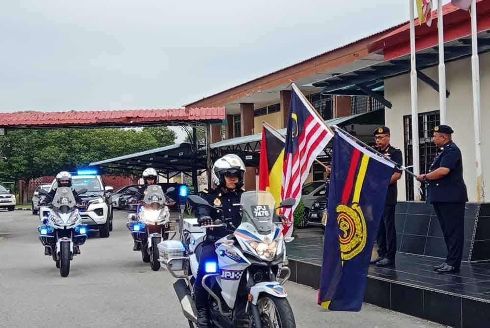 Hanif (dua dari kanan) ketika pelancaran Operasi Khas sempena Hari Raya Aidilfitri 2024, di sini pada Isnin.