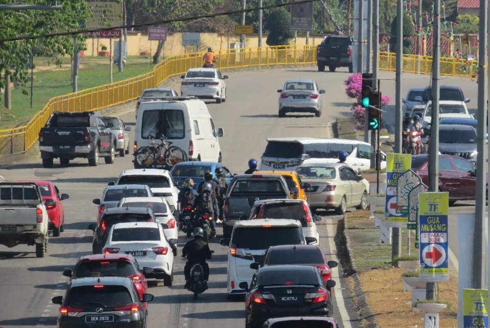 Hampir 1 juta kenderaan anak-anak perantau masuk ke Kelantan menerusi tiga pintu masuk utama sejak Jumaat lalu sempena sambutan Hari Raya Aidilfitri.