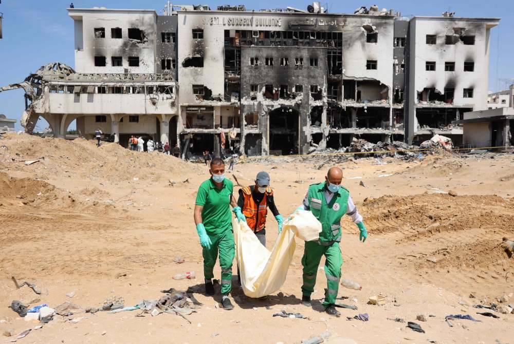 Hospital al-Shira di Gaza yang musnah dibedil tentera Israel. Foto AFP