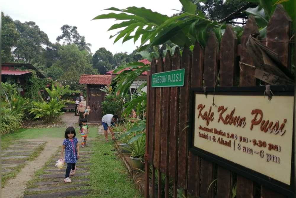 Kebun Puisi beroperasi pada Jumaat hingga Ahad.