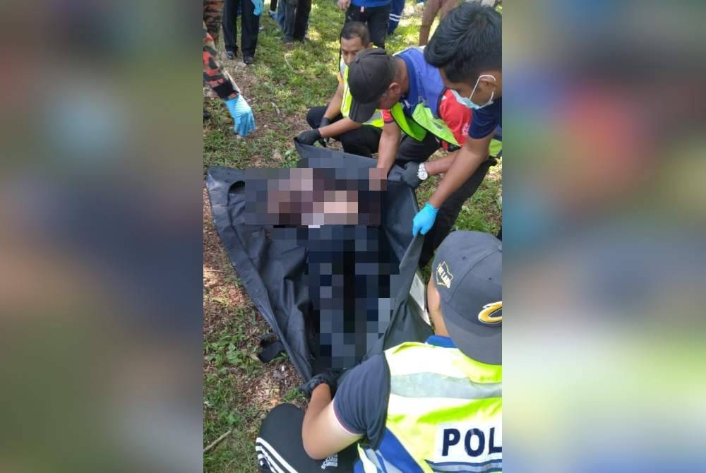 Mayat lelaki ditemui terapung dalam parit di hadapan sebuah sekolah menengah di Lebuhraya Sultanah Bahiyah, di sini, pada Khamis. Foto Ihsan JBPM Kedah