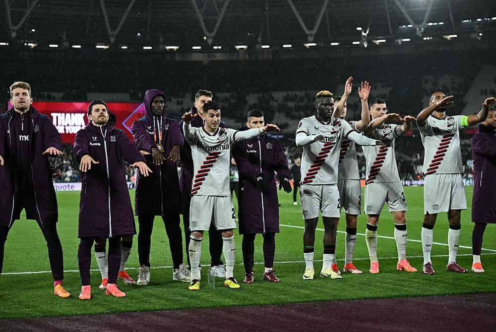 Bayer Leverkusen meraikan kejayaan mara ke separuh akhir Liga Europa. Foto AFP