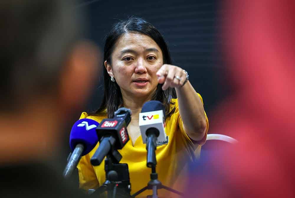 Hannah Yeoh semasa sidang media mengumumkan syarat-syarat pelepasan cukai bagi latihan sukan di Kementerian Belia dan Sukan pada Jumaat. Foto Bernama