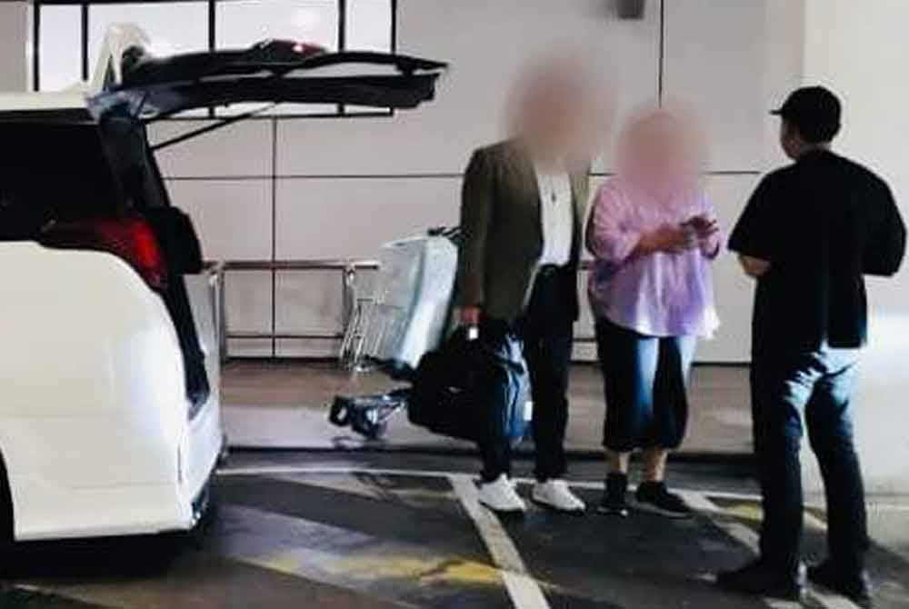 Dua pelancong warga New Zealand yang ditawarkan khidmat kereta sewa haram oleh seorang supek berusia 45 tahun di KLIA 2.
Foto Ihsan JPJ.