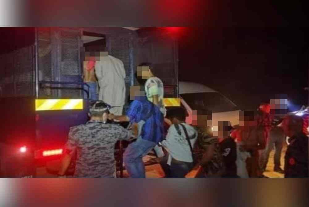 PATI yang ditahan direman selama 14 hari di Depot Imigresen Kemayan, Bera untuk siasatan lanjut. Foto Facebook Imigresen Pahang