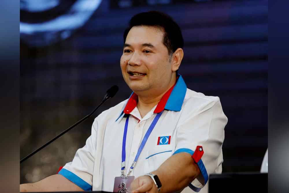 Rafizi berucap pada Konvensyen 25 Tahun PKR di Pusat Konvensyen Ideal (IDCC), hari ini. Foto Bernama