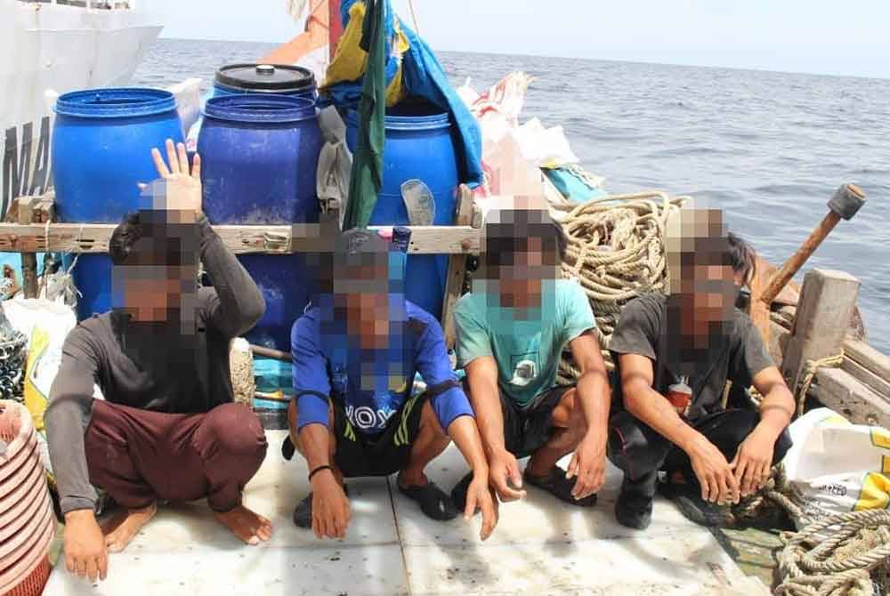 Antara nelayan warga Myanmar ditahan selepas menangkap ikan secara haram dekat Sekinchan di sini pada Sabtu.