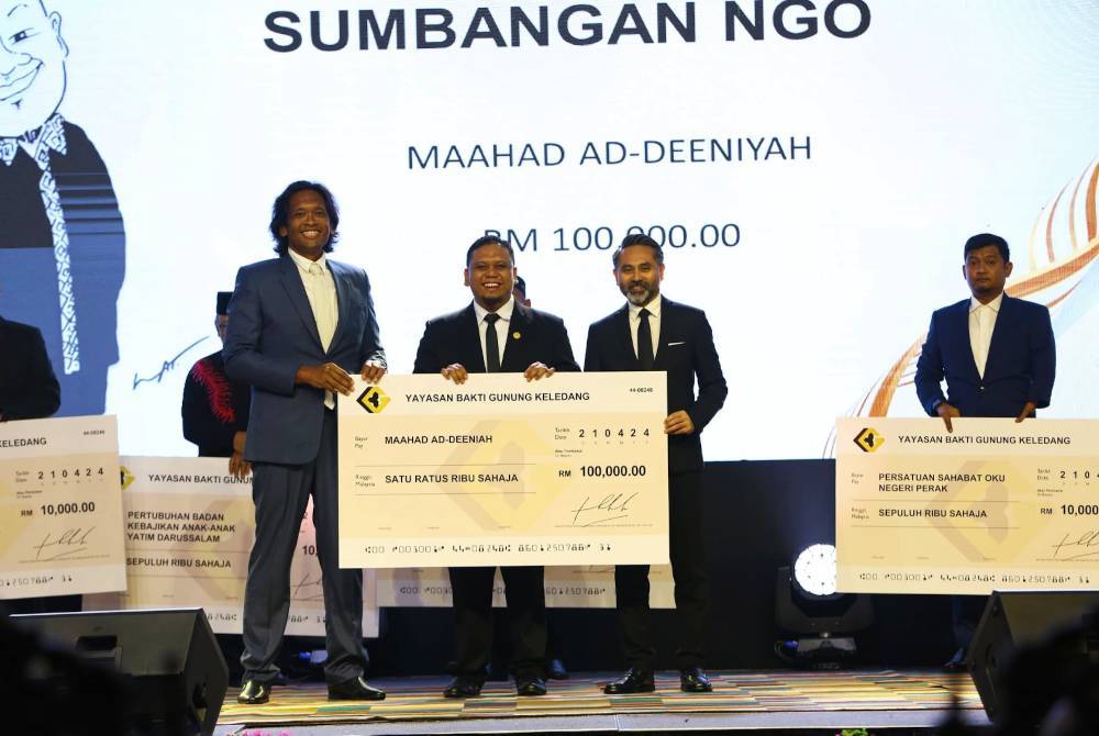 Sumbangan RM100,000 disampaikan kepada Maahad Ad Deeniyah.