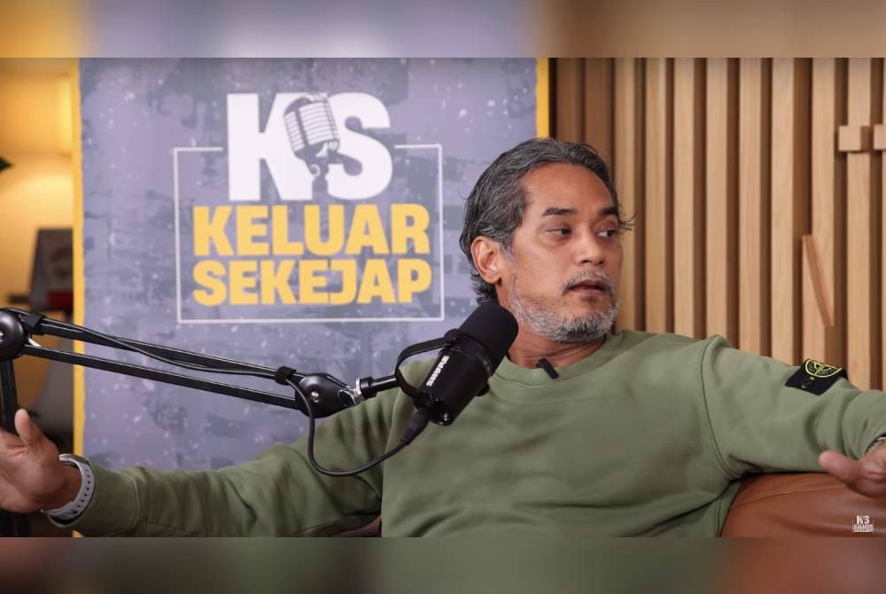 Khairy dalam Program Podcast Keluar Sekejap episod 97 membicarakan Titah Adendum YDPA ke-16 berhubung tahanan rumah Najib.