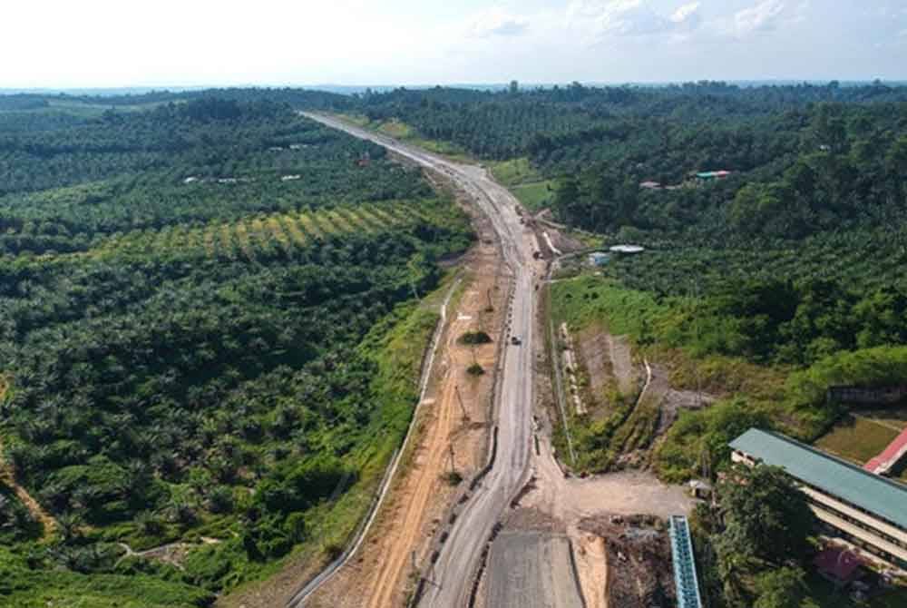 Projek Lebuhraya Pan Borneo. Foto Bernama