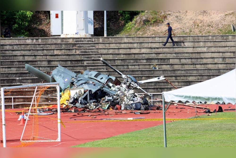 Bangkai pesawat HOM (M503-3) yang terhempas di Stadium TLDM Lumut telah dibawa keluar dari lokasi nahas dan ditempatkan di Pangkalan TLDM Lumut bagi siasatan.