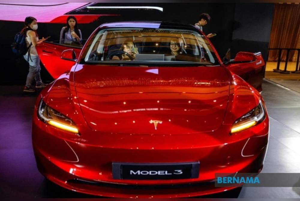 Model 3. Foto Bernama