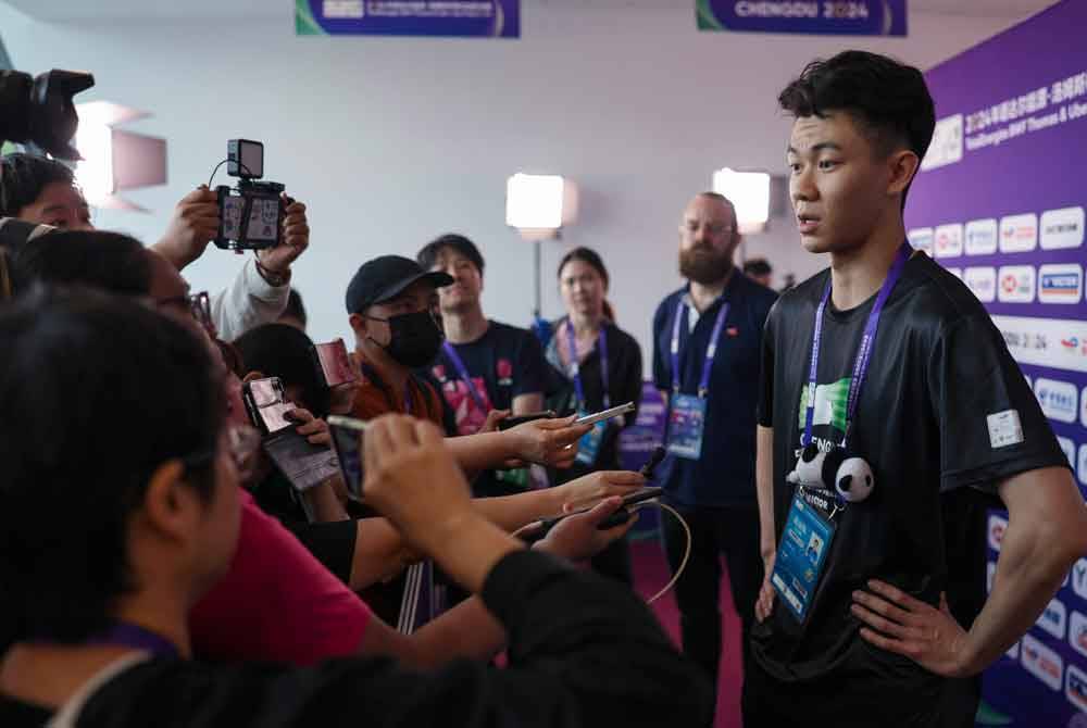 Zii Jia ketika ditemui media selepas sesi latihan sempena Kejohanan Piala Thomas 2024 di Pusat Sukan Chengdu High-Tech Zone hari ini. Foto Bernama