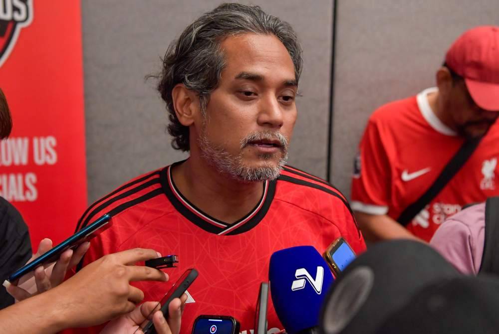 Khairy ketika sidang media pada Sesi bual bicara Battle of the Reds bersama para peminat di sebuah hotel pada Jumaat. Foto Benama