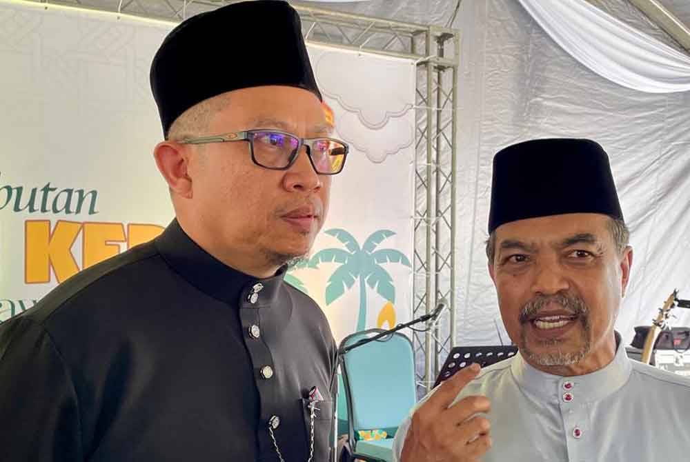 Jamil Khir (kanan) dan Ismasuhaimi semasa ditemui pada Majlis Sambutan Aidilfitri Keda di Kompleks Ibu Pejabat Keda, Alor Setar pada Ahad.