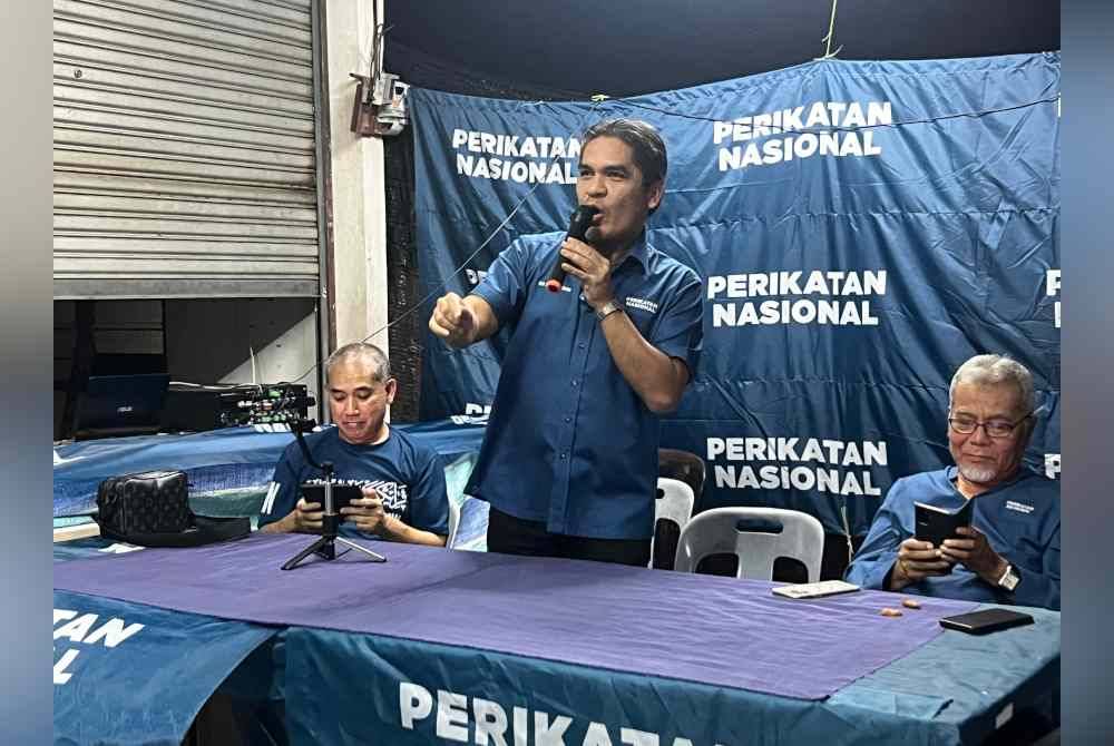 Radzi ketika hadir ceramah kelompok di Batang Kali, di sini pada malam Ahad.