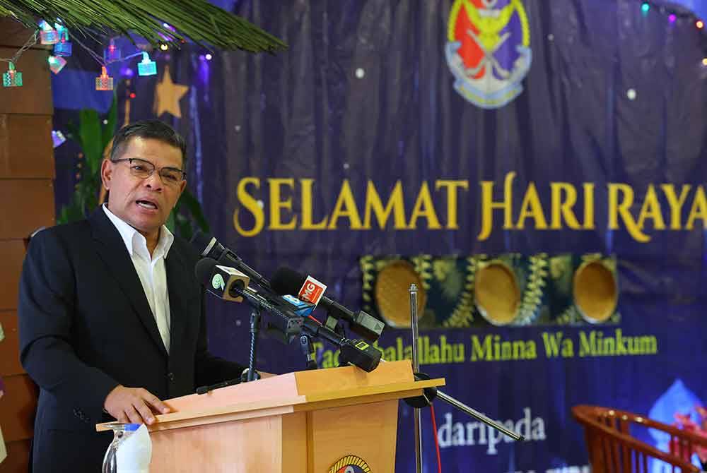 Saifuddin Nasution berucap pada Majlis Perjumpaan Menteri Dalam Negeri Bersama Warga Maritim Malaysia di Ibu Pejabat Maritim Malaysia pada Isnin. Foto Bernama