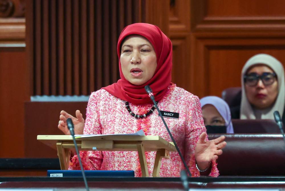 Nancy Shukri - Foto Bernama 