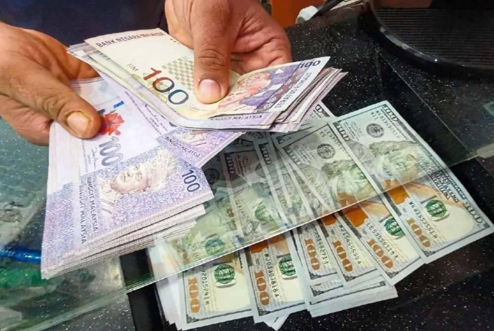 Pada 6 petang Isnin, ringgit tidak berubah pada 4.7650/7700 berbanding dolar AS daripada paras penutup 4.7650/7710 pada Jumaat minggu lepas. Gambar hiasan