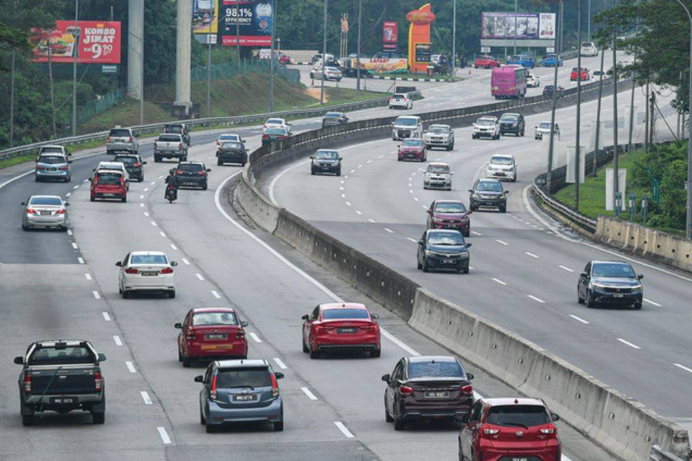 Sikap bodoh sombong di jalan raya semakin menjadi masalah serius yang membahayakan keselamatan pengguna jalan yang lain. Gambar hiasan