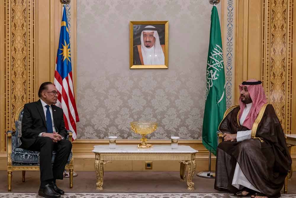 Anwar menghadap Putera Mahkota merangkap Perdana Menteri Arab Saudi, Mohammed bin Salman sebelum mengakhiri lawatan kerja tiga hari ke Arab Saudi pada Isnin. Foto Bernama