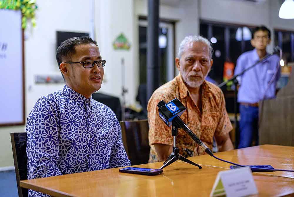 Kenny (kiri) dan Ahirudin (kanan) pada sidang media selepas pelancaran NPC-MACROKIOSK Muhibbah Awards 2024, di NPC Kuala Lumpur, pada Selasa. Foto Bernama