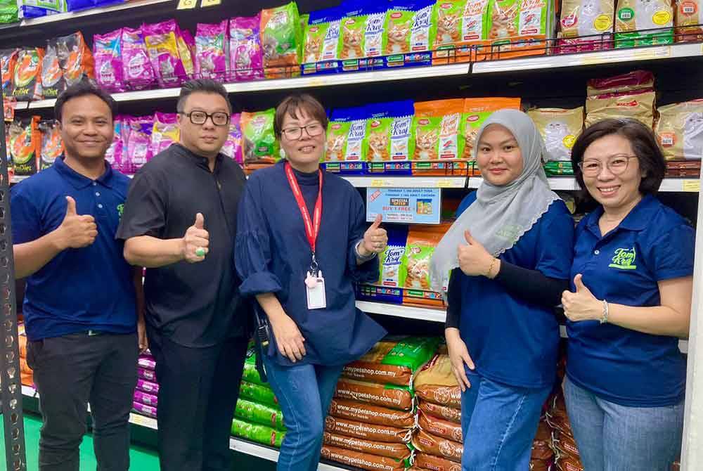 Produk Tomkraf kini berada di Pasaraya Kucing terbesar di Malaysia bagi memudahkan komuniti pencinta kucing mendapatkan makanan kucing tinggi protein di pasaran.