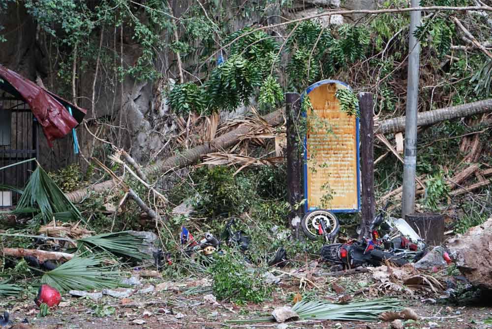 Kejadian berlaku lebih kurang 30 meter di sebelah kanan pintu masuk Gua Kelam satu yang juga merupakan tapak parkir motosikal orang awam.