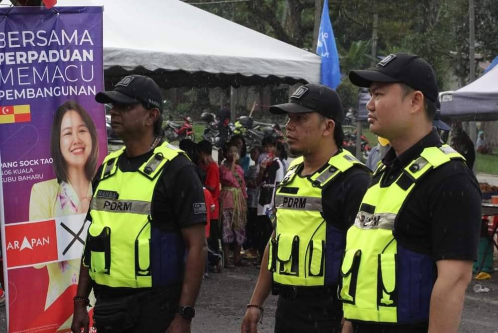 Anggota polis sentiasa memantau proses berkempen yang berlangsung di PRK KKB sejak 27 April lalu. Foto PDRM