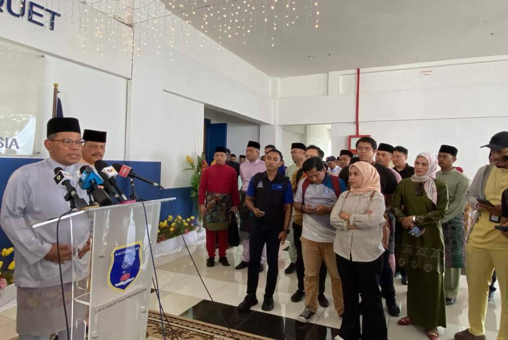 Saifuddin ketika bercakap kepada pemberita di Maktab PDRM, Kuala Kubu Baharu pada Jumaat.