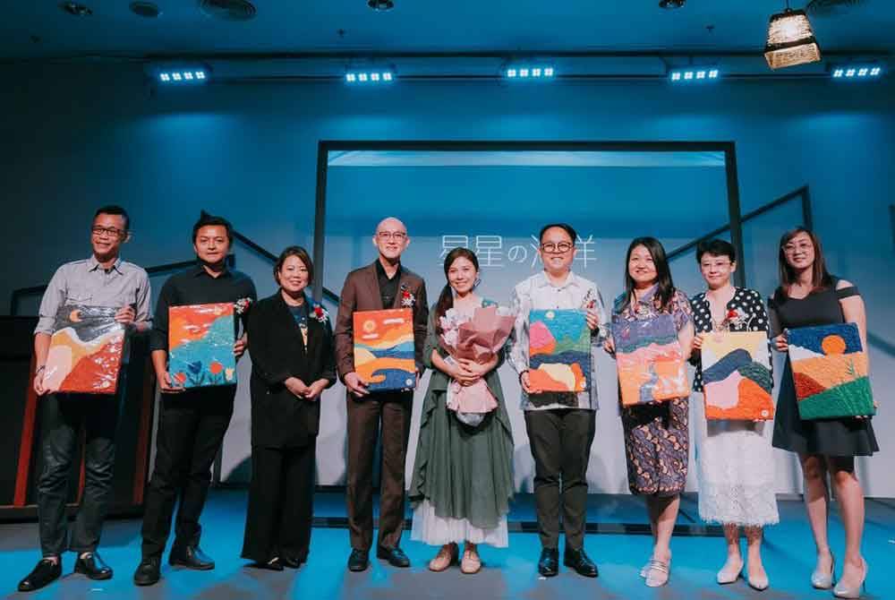 Kathrine (tiga dari kiri) bersama tetamu kehormat yang menghadiri tayangan perdana &#039;Ocean of Star&#039; di Auditorium Hospital Gleneagles Pulau Pinang baru-baru ini.