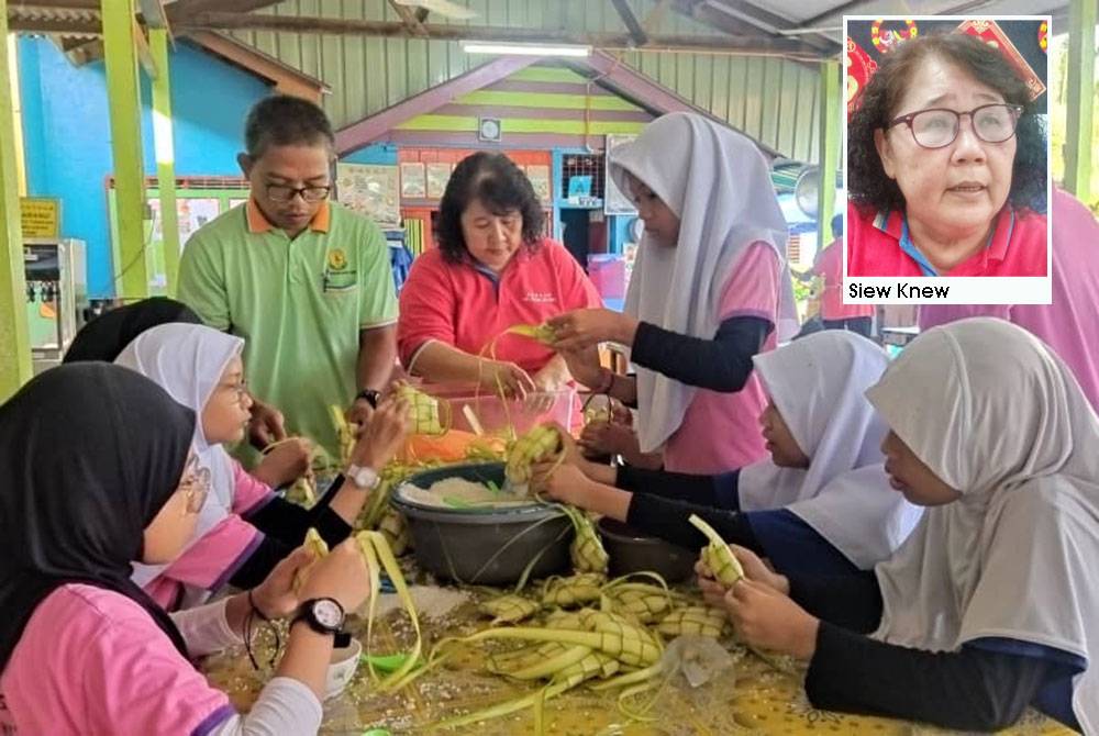 Lebih menarik, guru berbangsa Cina di sekolah itu pertama kalinya berpeluang mempelajari masakan tradisi masyarakat Melayu antaranya rendang,lemang dan ketupat.