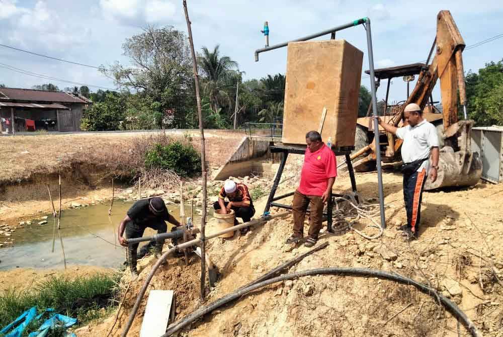 Tangki pengepam air yang direka bagi menyelamatkan ikan dan benih ikan akibat kemarau