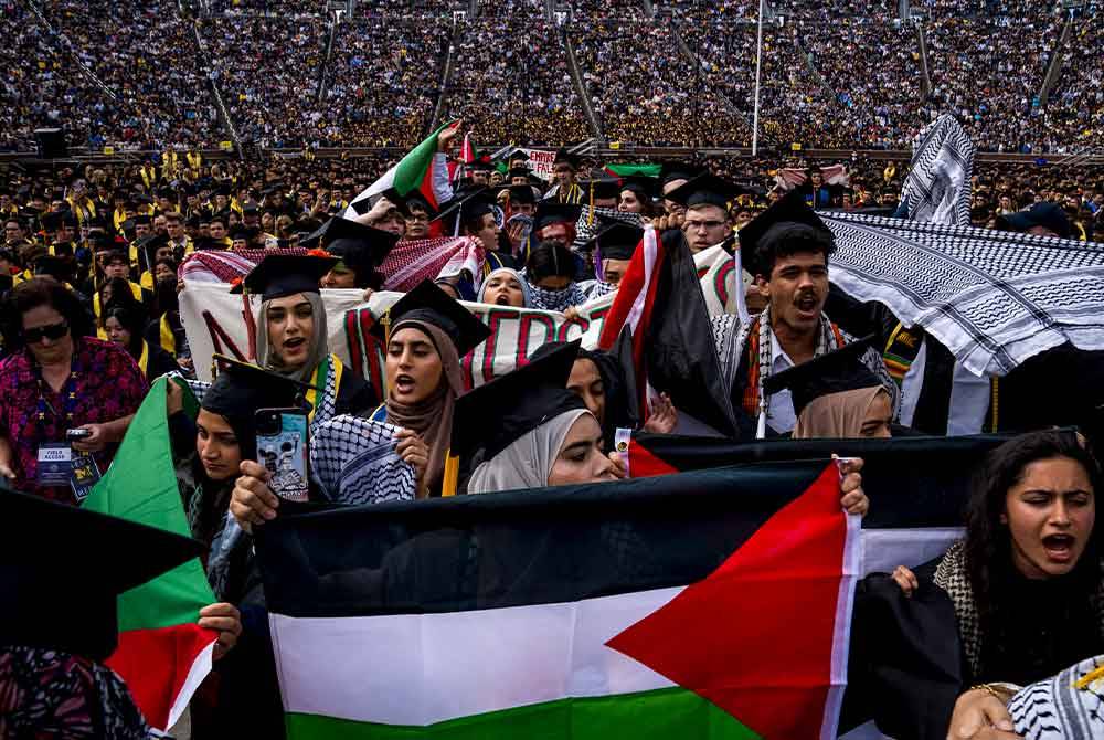 Ribuan pelajar melakukan demonstrasi di Universiti Michigan gesa pihak universiti putuskan hubungan dengan Israel. Foto Agensi