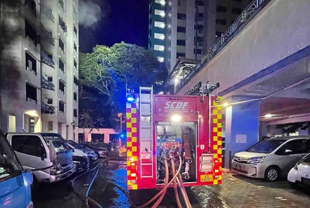 Seorang maut dalam kebakaran di sebuah flat di Lorong Limau pada awal pagi Isnin. Foto Facebook Pasukan Pertahanan Awam Singapura