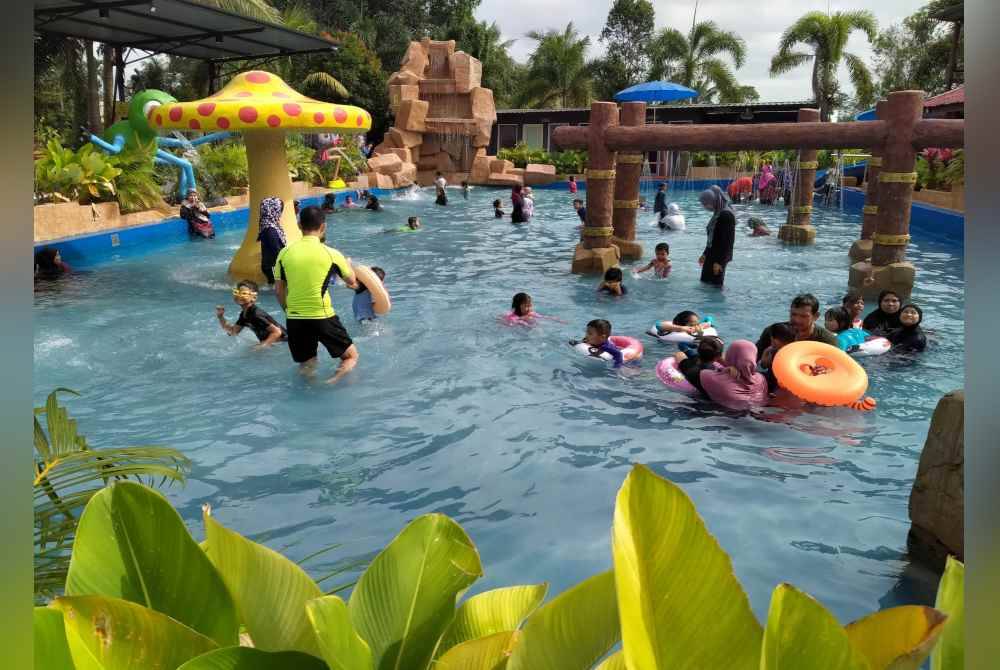 
Taman tema mini Berangan Aqua Park pasti mengujakan kanak-kanak.