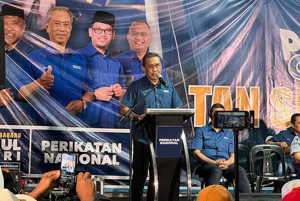 Takiyuddin ketika ceramah perdana PN di Ampang Pechah pada malam Isnin.