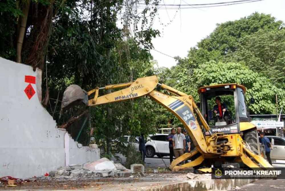 Tindakan diambil menerusi Jabatan Penguatkuasaan, Pejabat Cawangan Seputeh dan Jabatan Pelesenan dan Pembangunan Perniagaan DBKL.